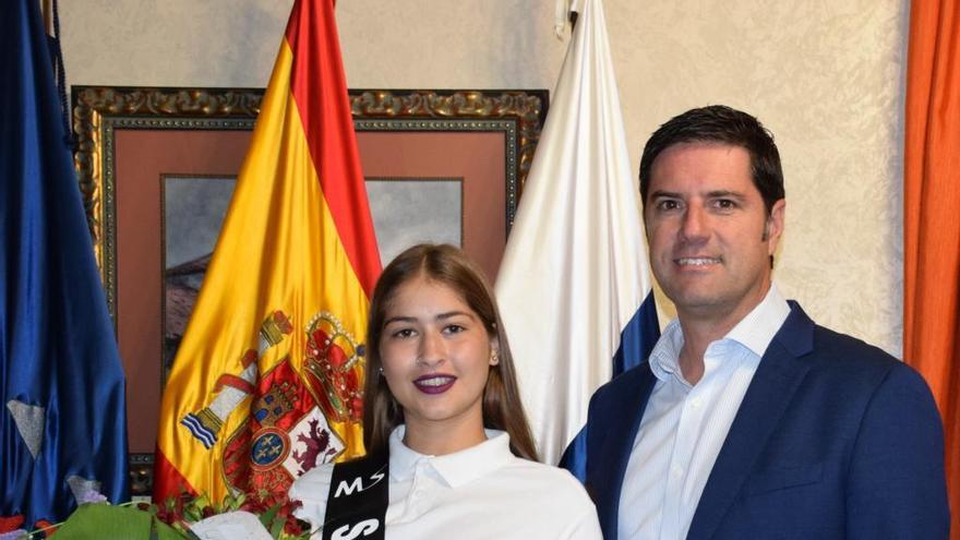 El Alcalde recibe a Jennifer Díaz, representante de Santiago del Teide en el certamen de Miss Sur