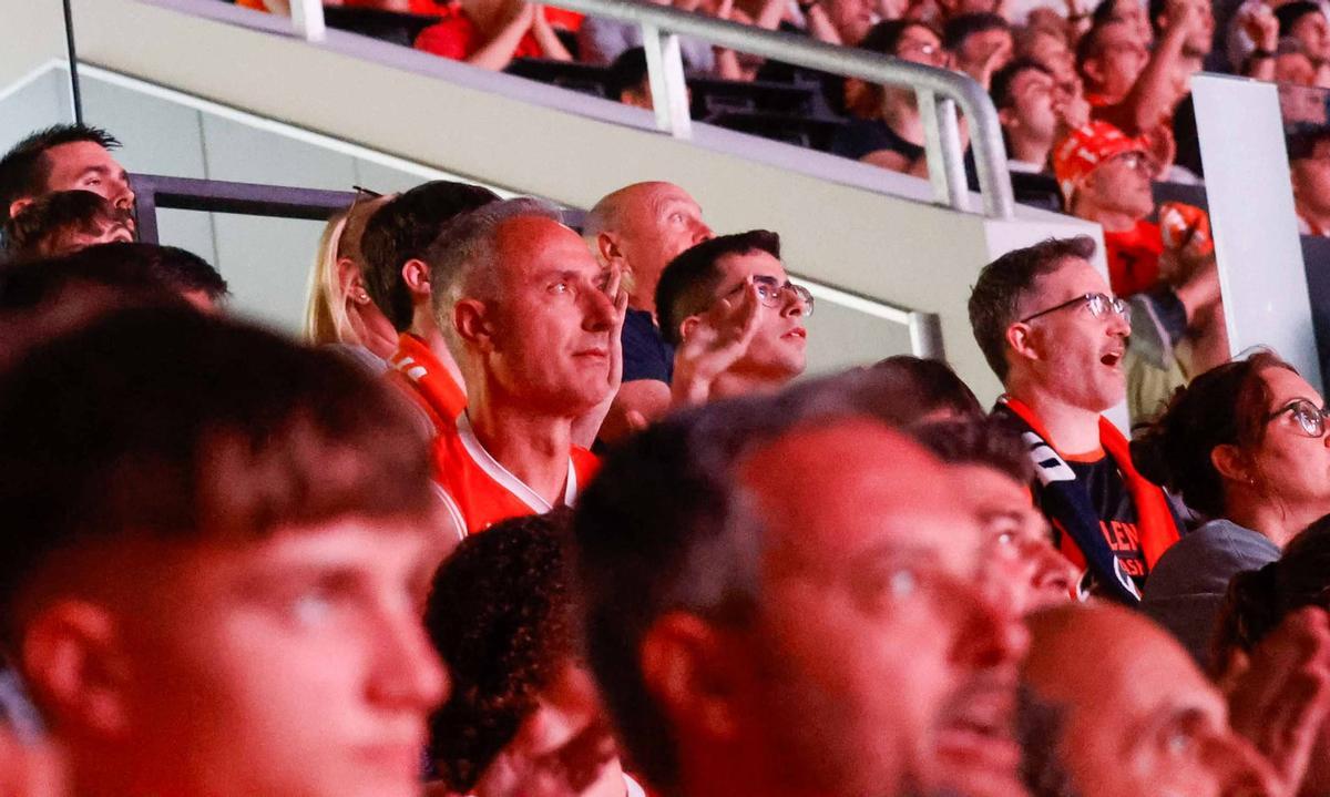 Búscate en la galería de Super: Así se vivió el Barça–Valencia Basket en el Roig Arena