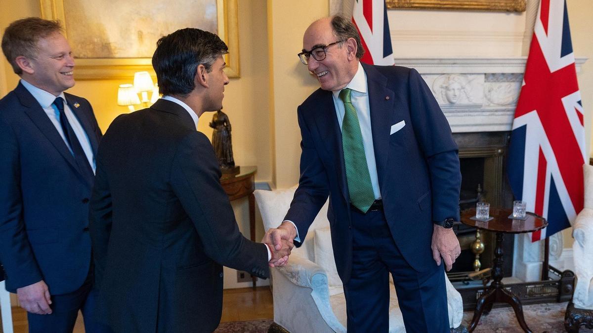 Ignacio Galán, presidente de Iberdrola, saluda a Rishi Sunak, primer ministro británico.