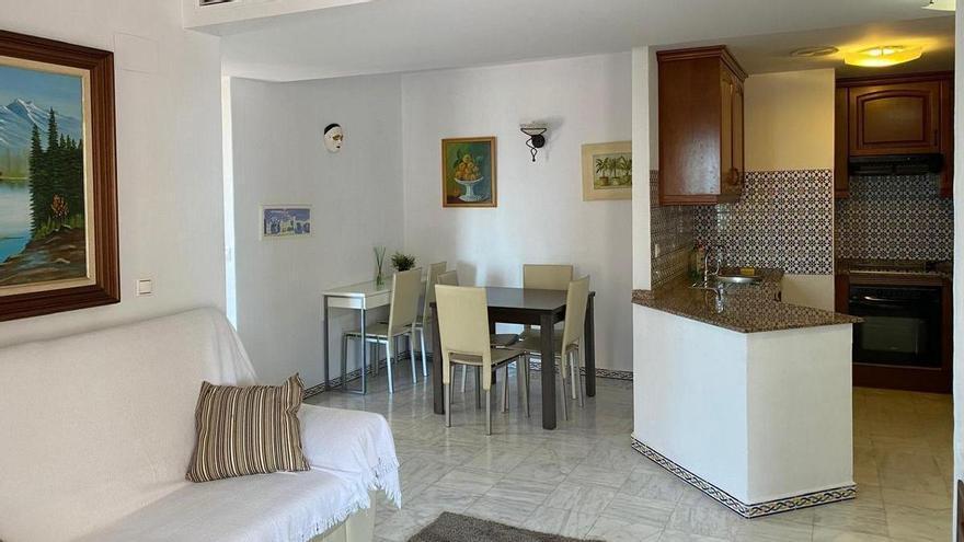 Comprar casa en Torrevieja: un piso de tres habitaciones a 250 metros del mar