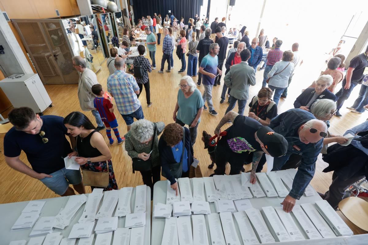 Votaciones del 28-M en el Centre Cívic Pere Quart de Les Corts.