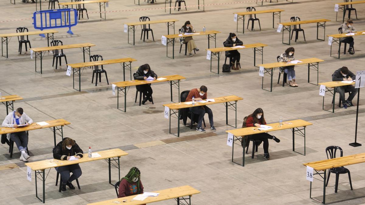 Opositores durante una de las pruebas en Silleda.