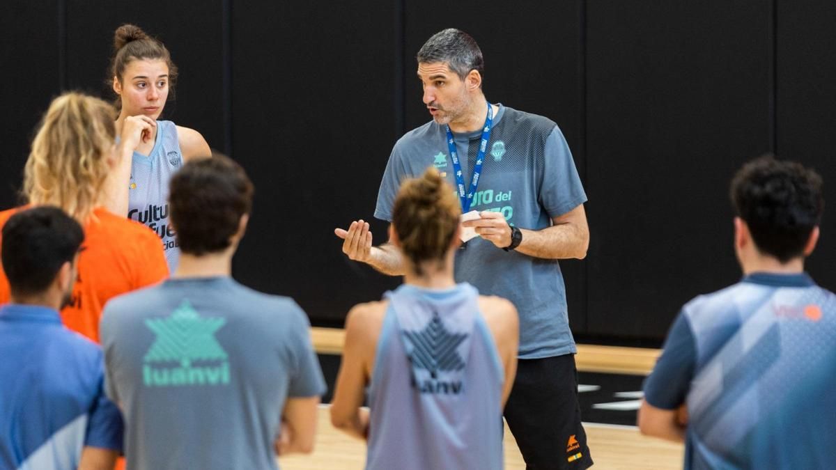 Rubén Burgos, en el entrenamiento de este miércoles en L'Alqueria del Basket