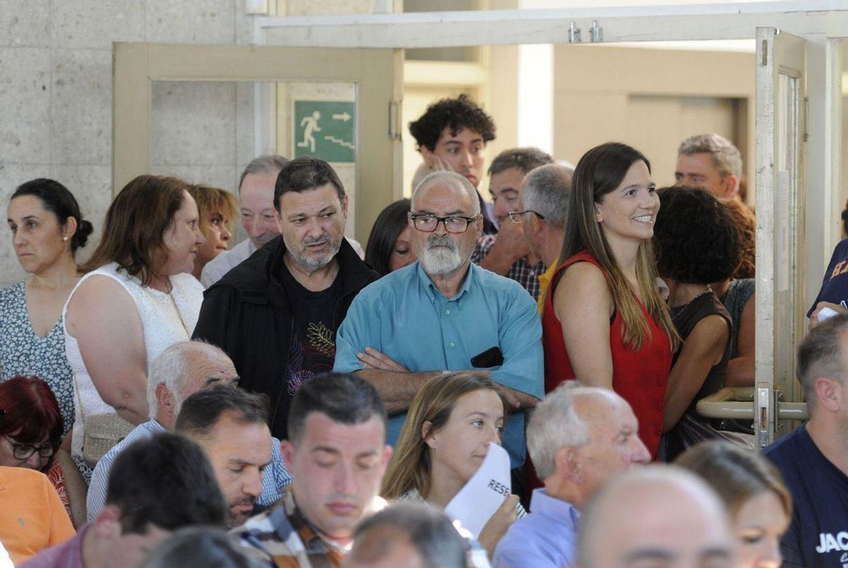 Entrada de Verónica Pichel a un salón ya 
abarrotado de público.|  Bernabé/ Javier Lalín