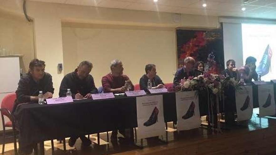 Los asistentes a la mesa redonda.