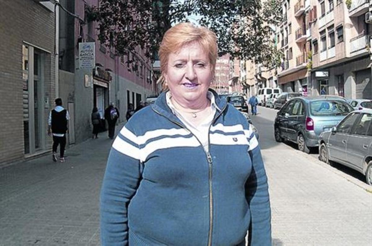 Caràcter reivindicatiu 8 Emilia García, al carrer de Palamós. Caràcter reivindicatiu 8 Emilia García, al carrer de Palamós.