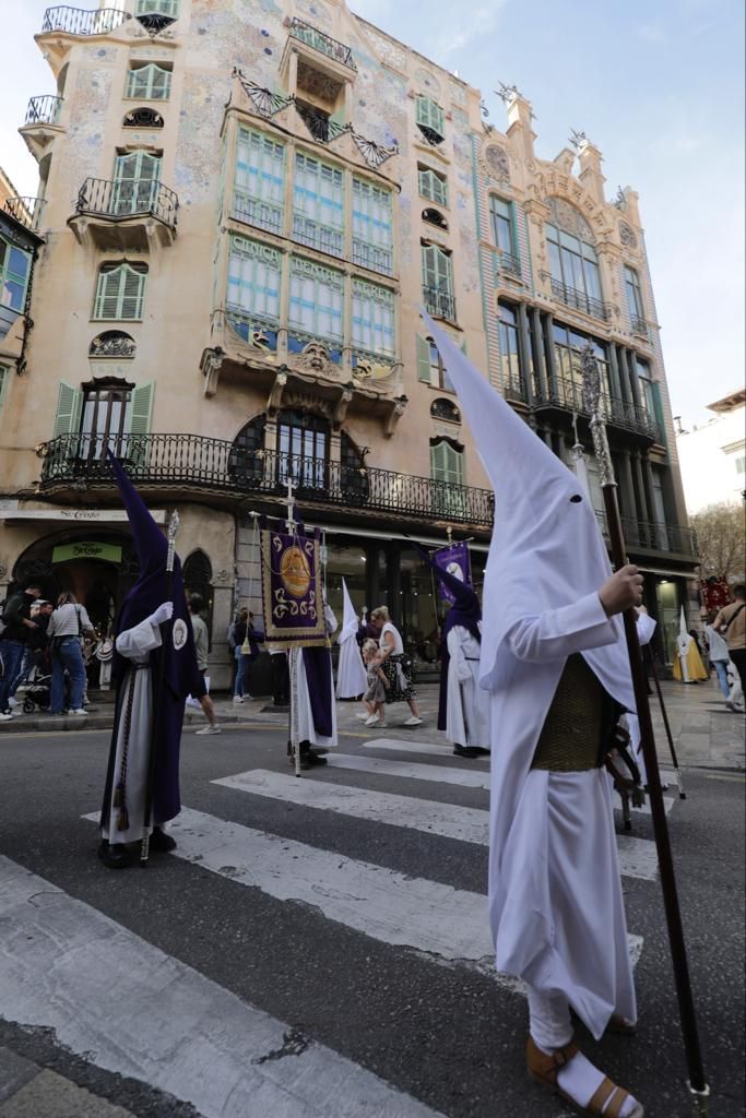 FOTOS | Semana Santa en Palma: procesión de los Estandartes