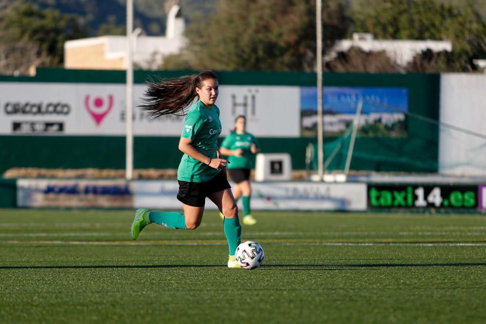 El representante ibicenco en la Liga Autonómica femenina arranca goleando al Atlético Collerense en una temporada muy ilusionante para el club verdinegro