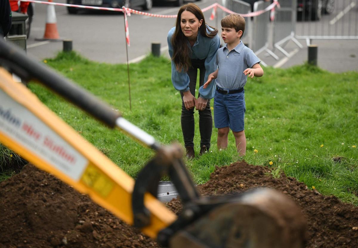 El príncipe Louis, el gran protagonista de un encuentro con 'scouts'. Se trata del último acto de sus padres, los príncipes de Gales, con motivo de la coronación del rey Carlos III El príncipe Louis, el gran protagonista de un encuentro con 'scouts'. Se trata del último acto de sus padres, los príncipes de Gales, con motivo de la coronación del rey Carlos III