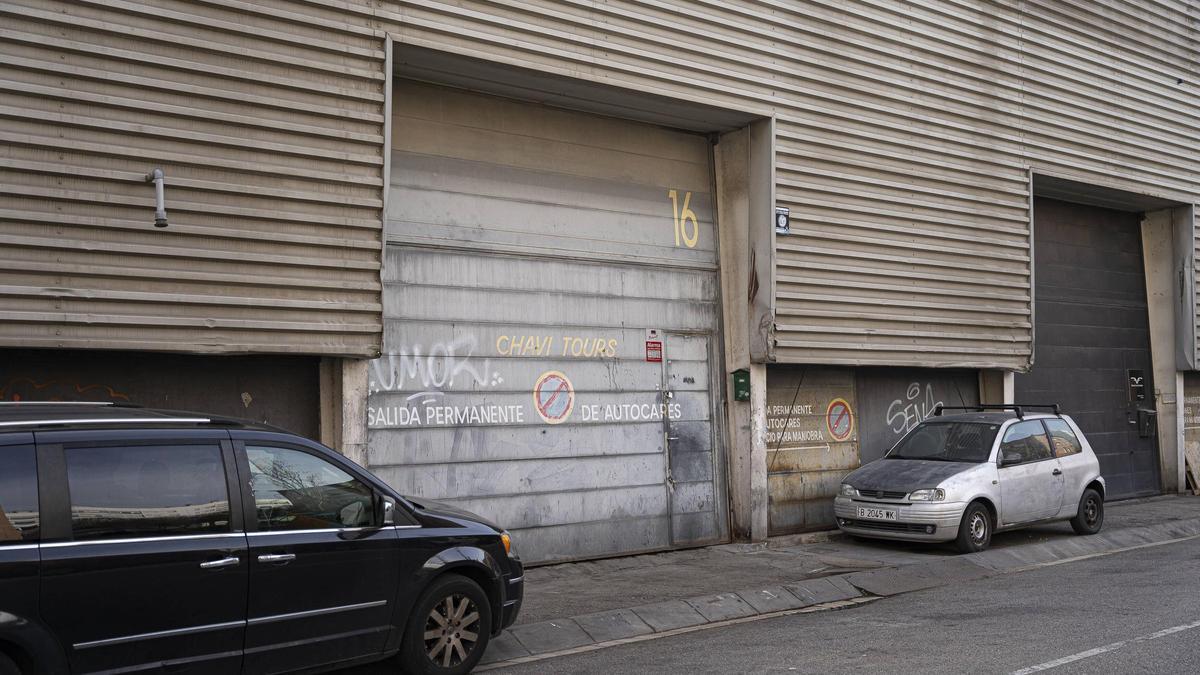 La cochera de Chavi Tours, en L'Hospitalet de Llobregat.