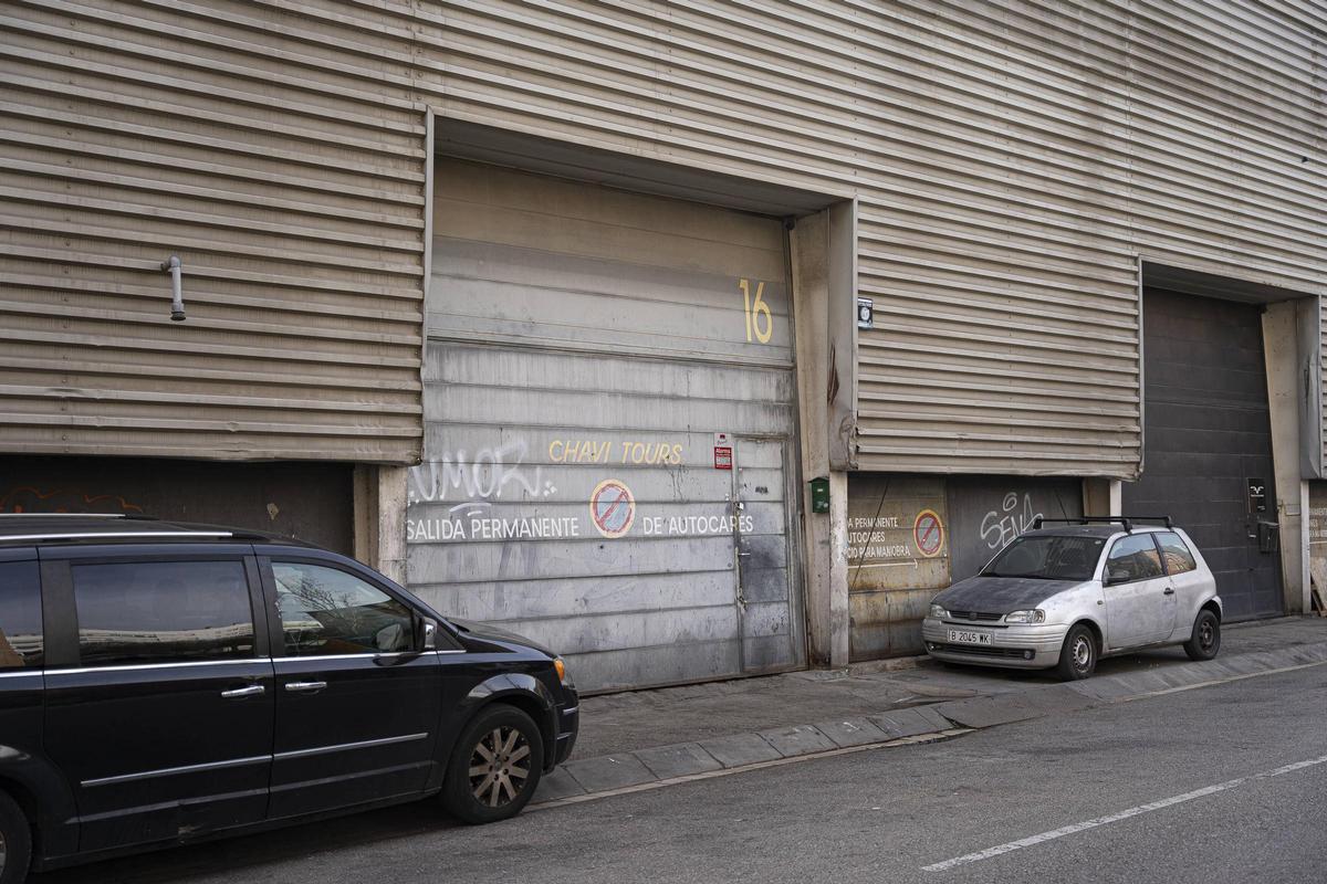 La cochera de Chavi Tours, en L'Hospitalet de Llobregat.