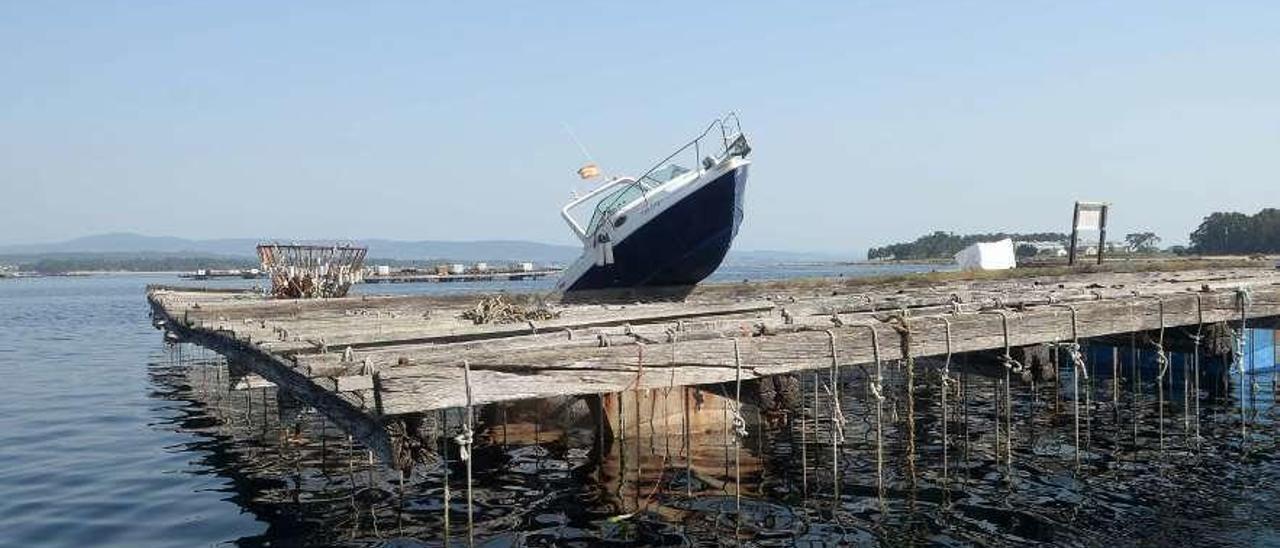 Accidente de un barco de recreo en 2017: la embarcación impactó contra una batea. // Noé Parga