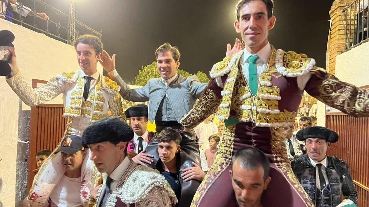 Sebastián Fernández, Fortes y Víctor Hernández salen a hombros en Villanueva de Córdoba