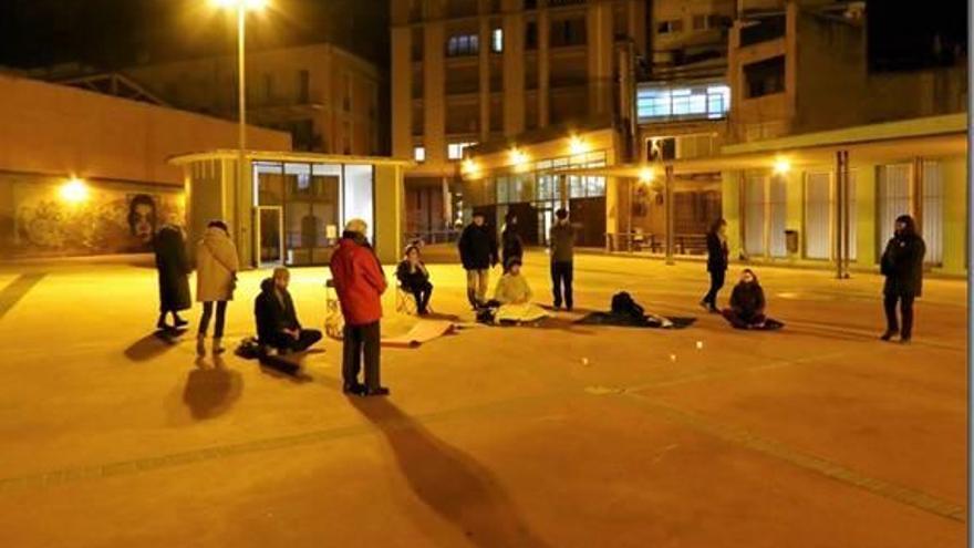 Les sessions de meditació es fan a la plaça Porxada