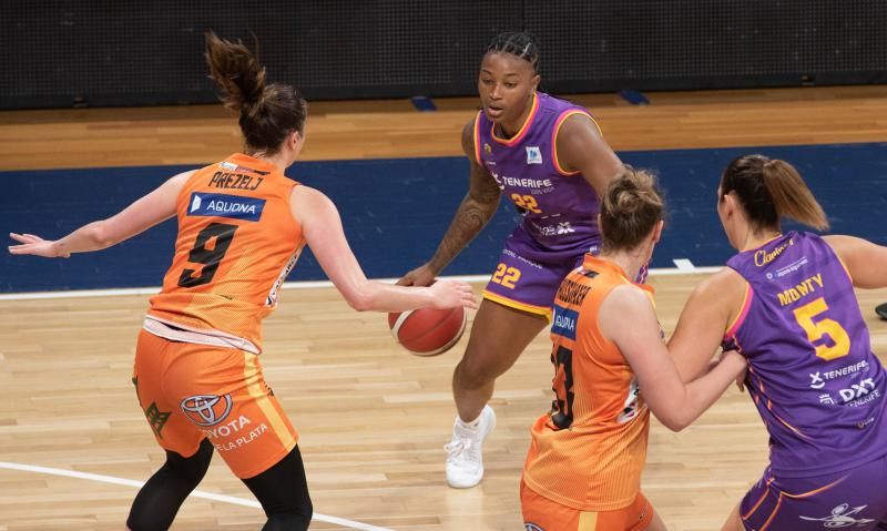 Partido de baloncesto femenino: Clarinos-Quesos El Pastor