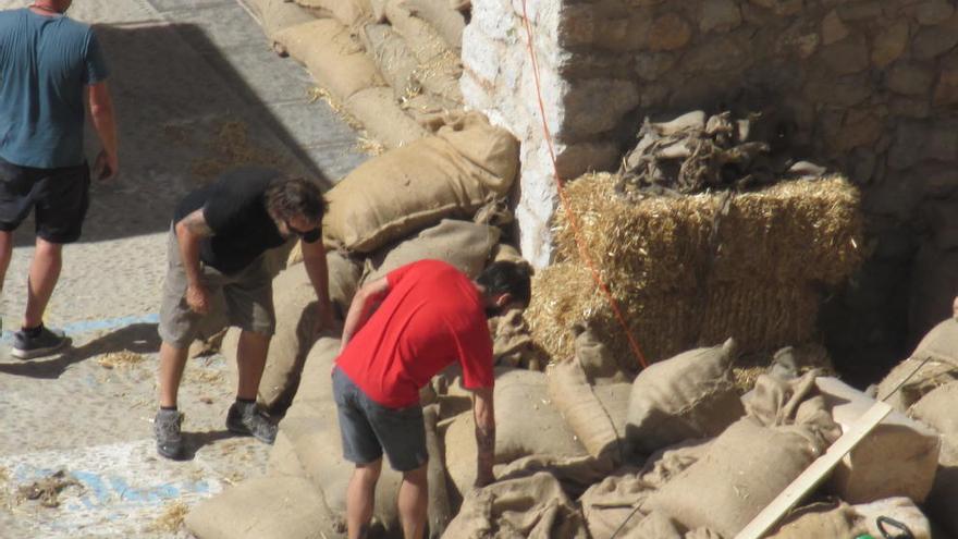 Operarios montan escenario de &#039;Juego de Tronos&#039; en Peñíscola.