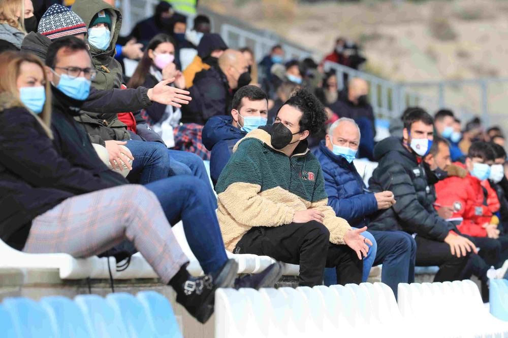 El Lorca Deportiva mejora su imagen pero cae goleado