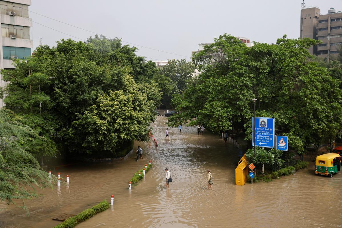 El río Yamuna se ha desbordado debido a las lluvias monzónicas en Nueva Delhi.