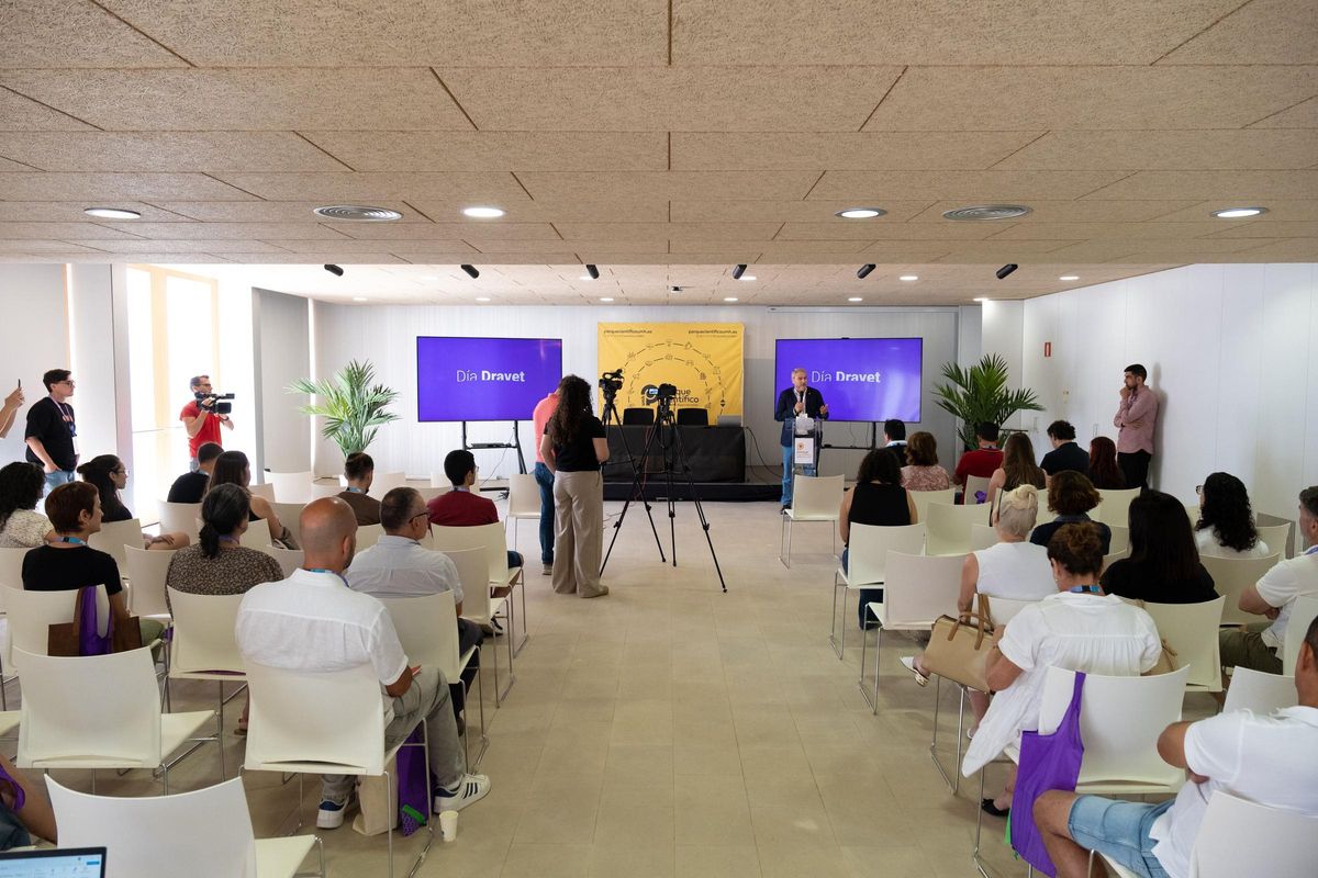 El evento de la Fundación Síndrome de Dravet n el campus de Elche de la UMH reunió a medio centenar de personas