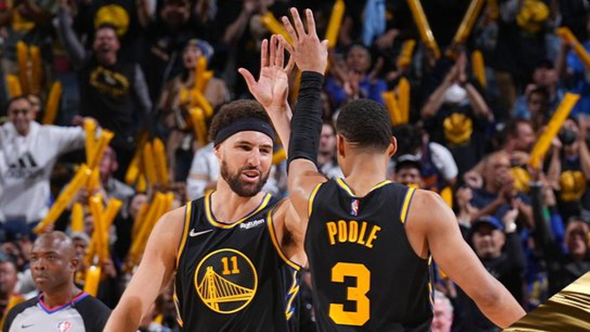 Los Warriors celebran su abultada victoria