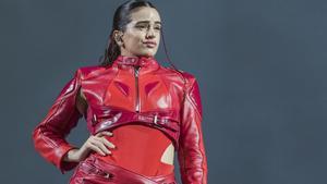 La cantante Rosalía durante el concierto en el Palau Sant Jordi de Barcelona del Motomami World Tour.
