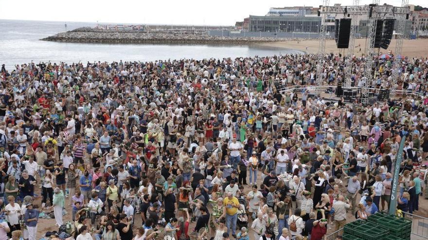Gijón se supera a sí mismo: Poniente pulveriza la barrera de los 10.000 y hace un nuevo récord de escanciado
