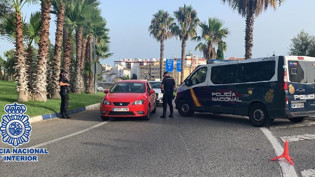 Uno de los controles de la Policía Nacional en Marbella.