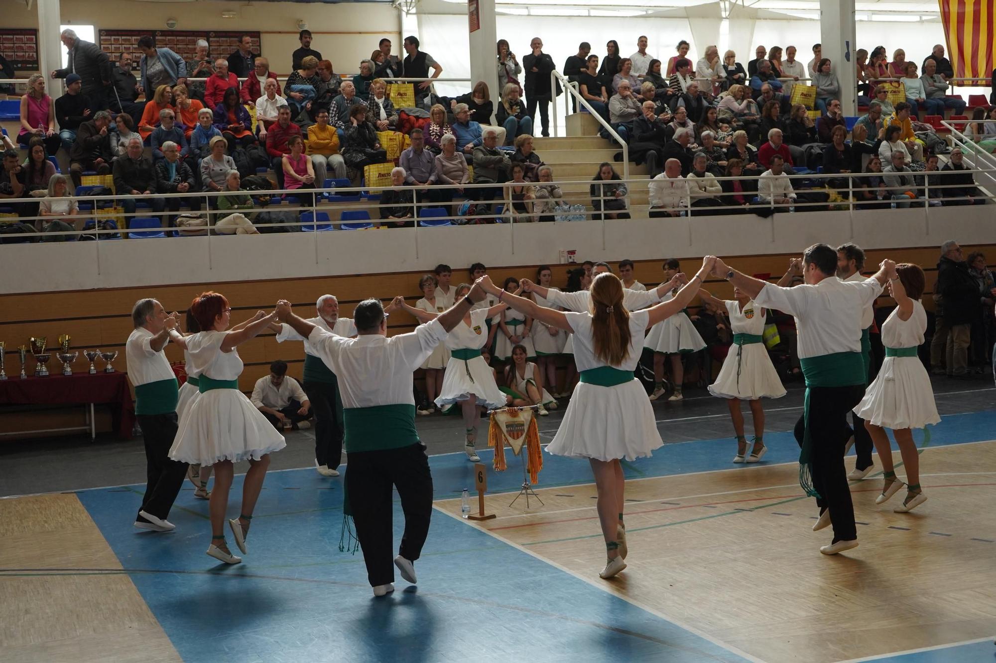 Les imatges de la celebració del 40e aniversari del Sarau Artesenc amb el concurs de colles sardanistes