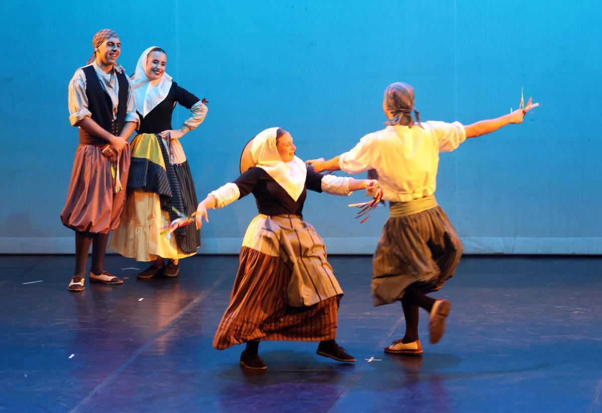 GALERIA | L’Esbart Dansaire Santvicentí estrena espectacle al Conservatori de Manresa GALERIA | L’Esbart Dansaire Santvicentí estrena espectacle al Conservatori de Manresa