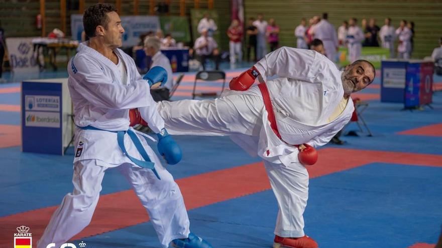 El karateca ilicitano Emilio Vicente Rodríguez, bronce en la Liga Nacional de Veteranos en Álava