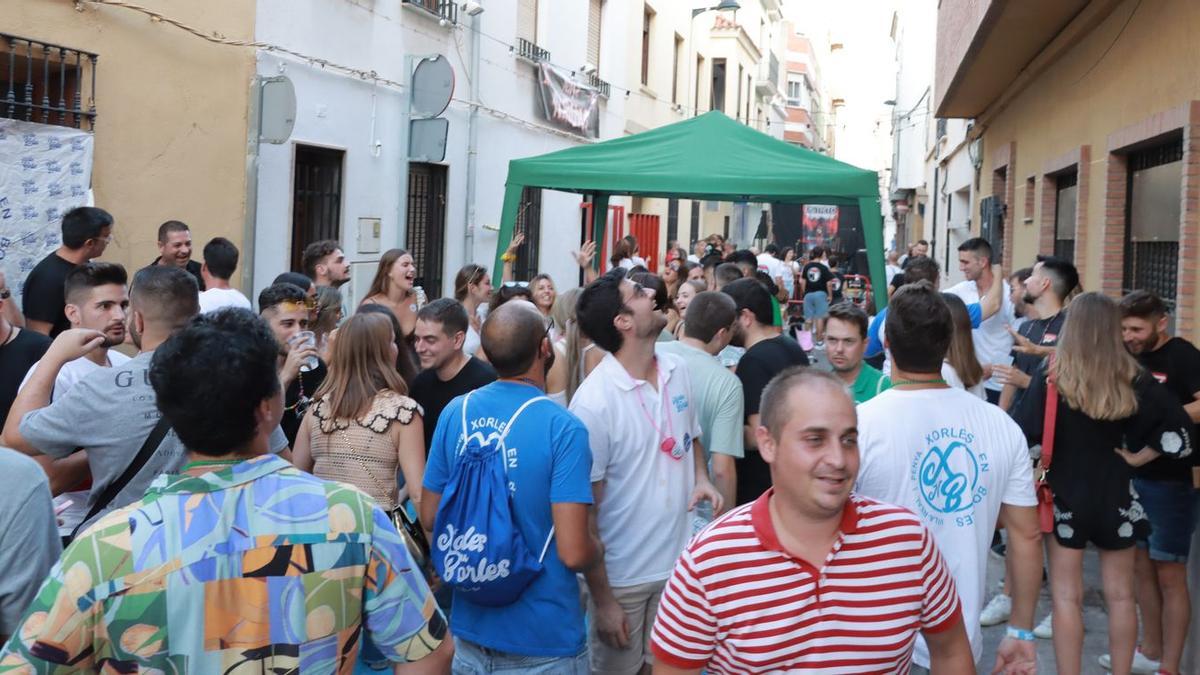 Vecinos y visitantes disfrutan de las fiestas de la Mare de Déu de Gràcia de Vila-real.