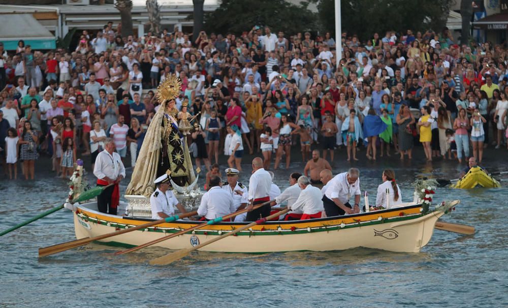 La Virgen del Carmen de Pedregalejo y la de El Palo se encuentran en las aguas del Mediterráneo.