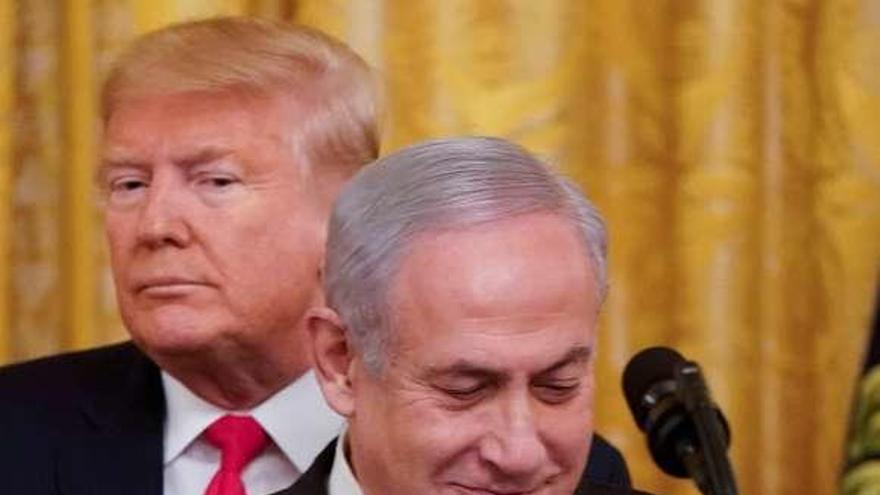 Benjamin Netanyahu y Donald Trump en la presentación del plan para Oriente Medio. // Reuters