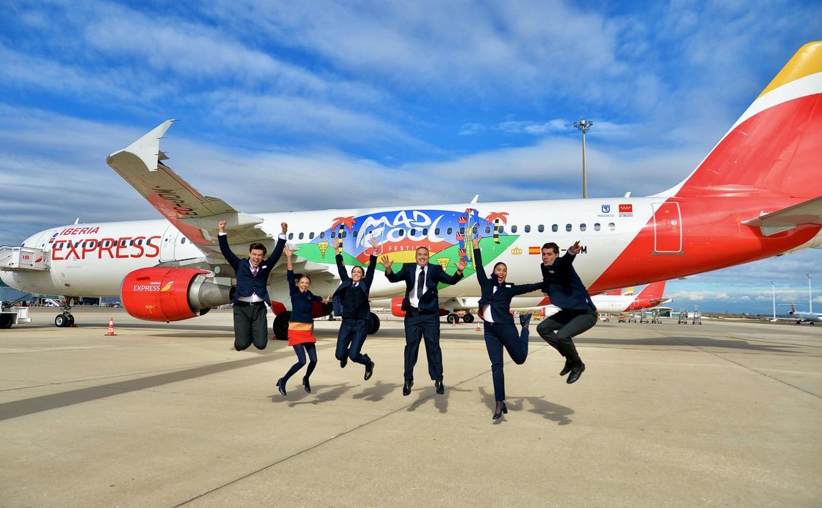 Uno de los aviones de Iberia Express lleva un vinilado del Mad Cool que recorrerá toda Europa.