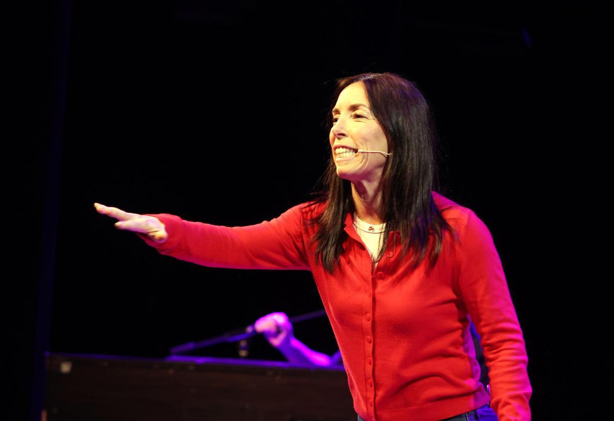 Imatges del monòleg teatral 'Fills: no deu ser tan difícil!', de la manresana Míriam Tirado