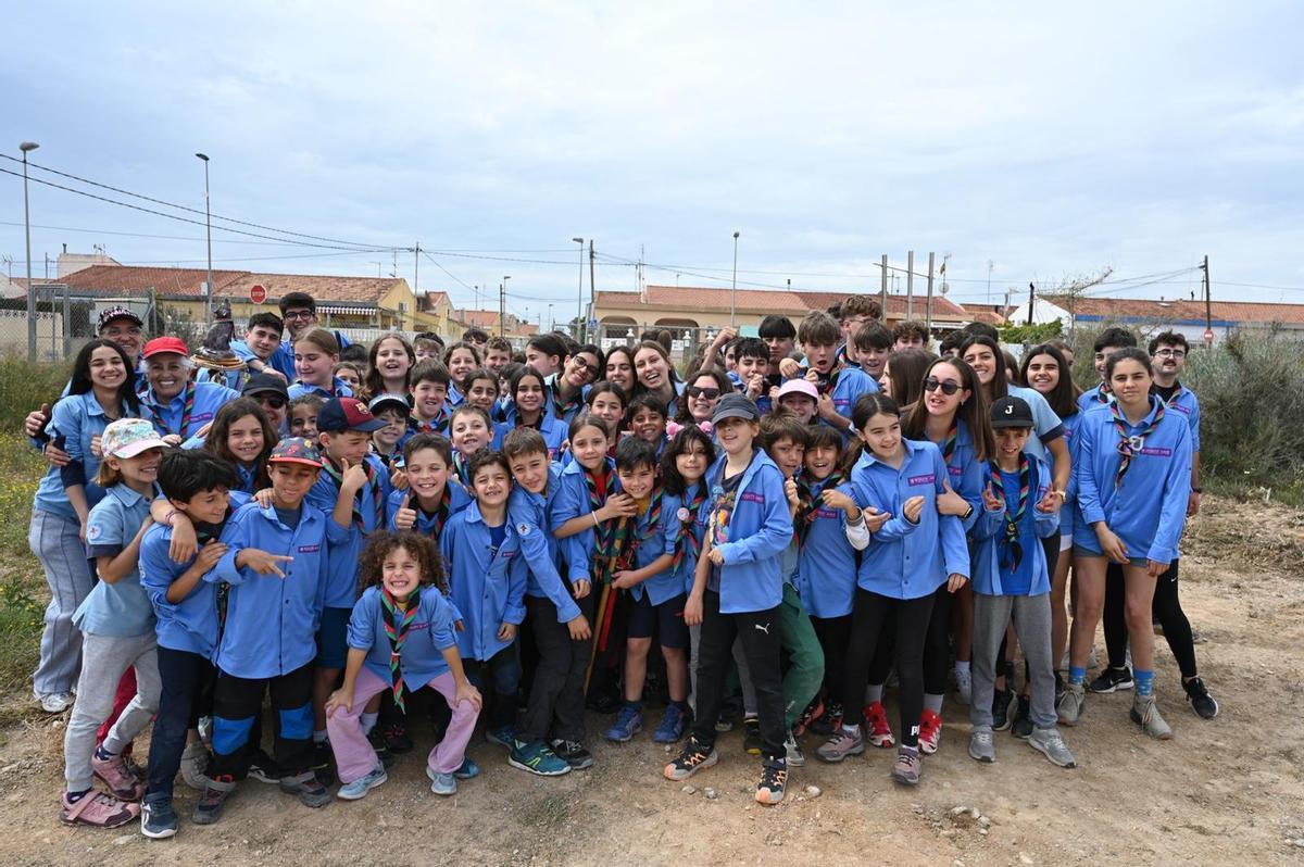 Una marea azul del uniforme scouts inunda El Campello transmitiendo valores y respeto al medio ambiente