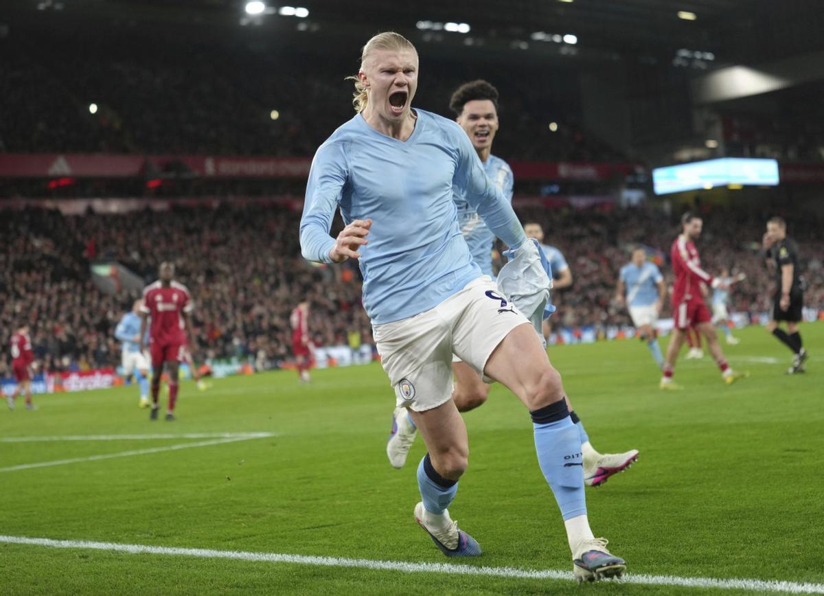 Haaland celebra el penalti que valió la victoria al Manchester City. | AP