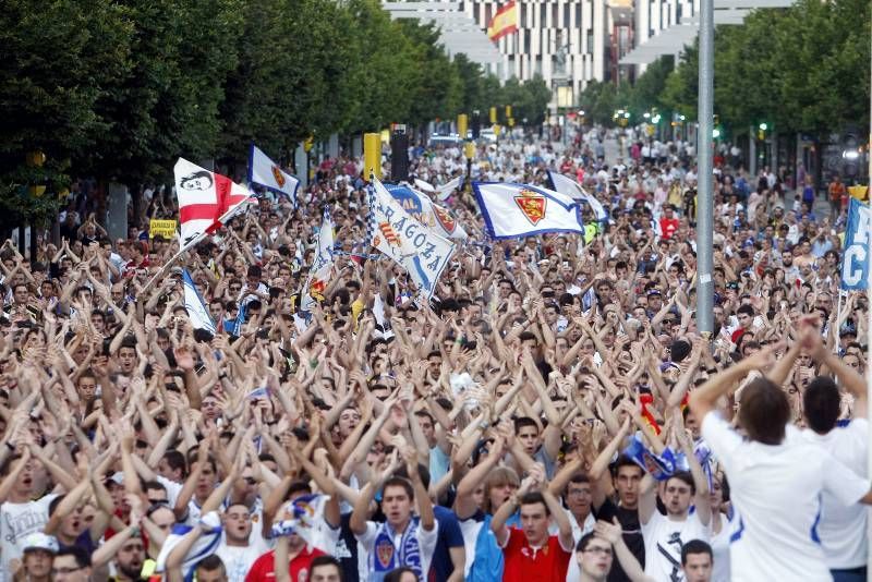 Concentración de aficionados por el futuro del Real Zaragoza