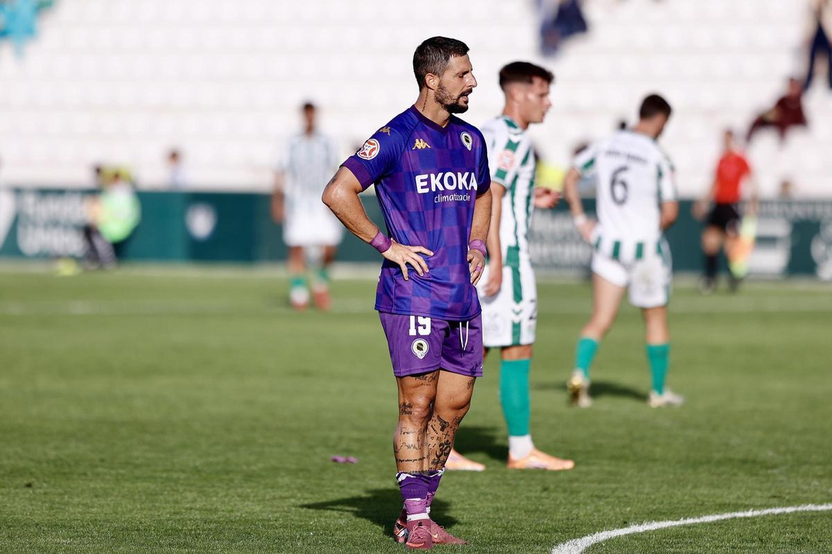 Fran Sol se lamenta durante un duelo como visitante.