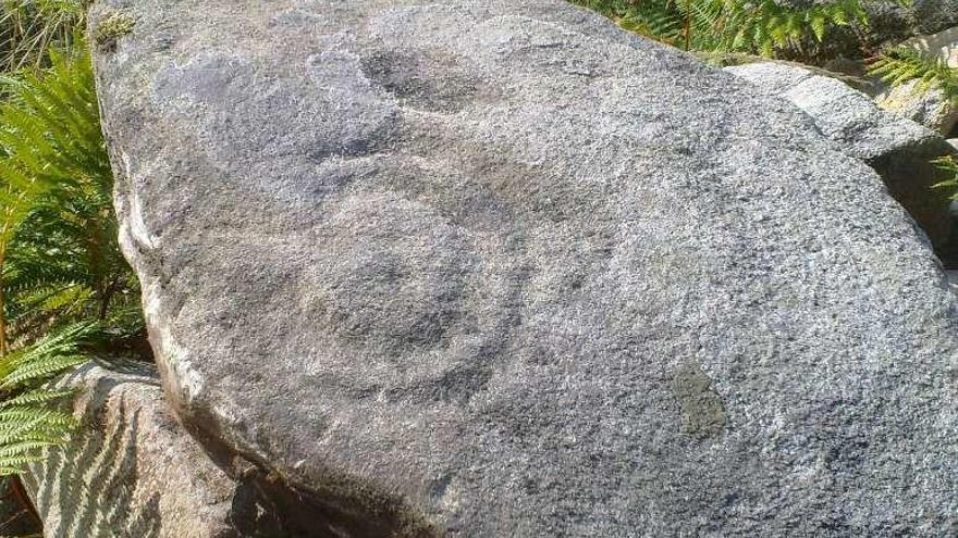 Estado del petroglifo de Borroa hace cinco años.
