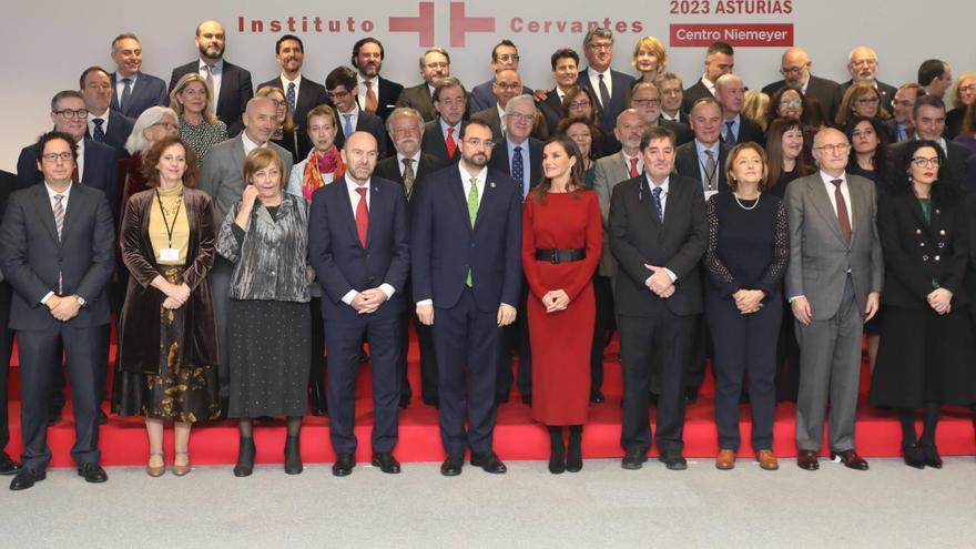 EN IMÁGENES: Así ha sido la llegada de la Reina a la cumbre del Instituto Cervantes en Avilés