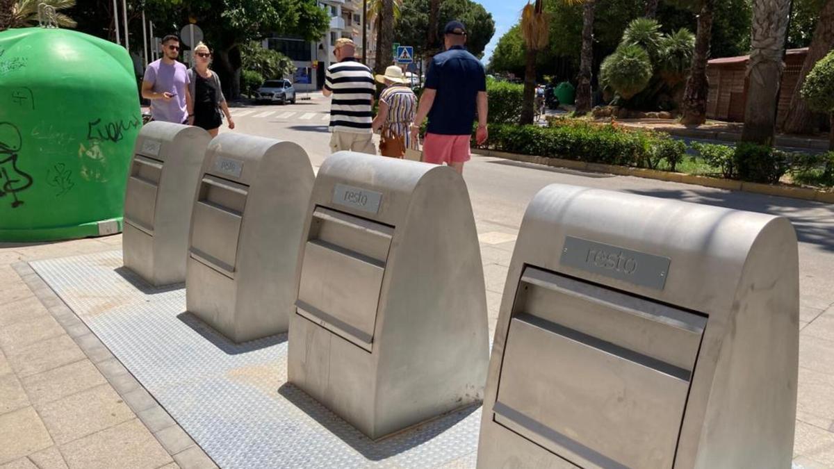 La nueva contrata sí ha renovado una treintena de contenedores soterrados