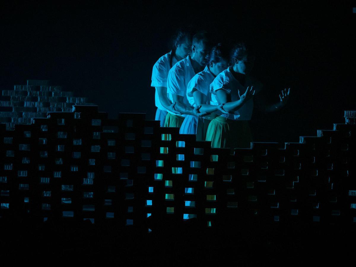 Un momento del espectáculo 'Long', en el Teatro Circo de Murcia.