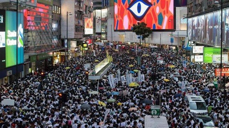 Masiva protesta en Hong Kong contra la inquietante ley de extradición