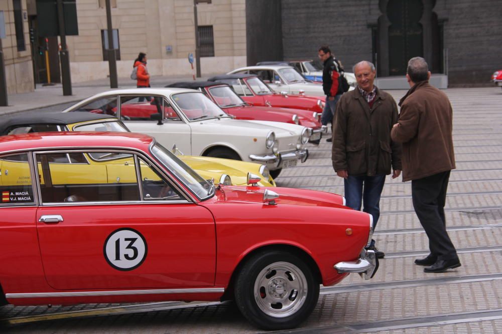 Alcoy acoge una exposición de coches antiguos