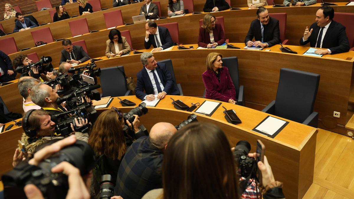 El asiento de Mazón vacío durante la investidura de Pérez Llorca.