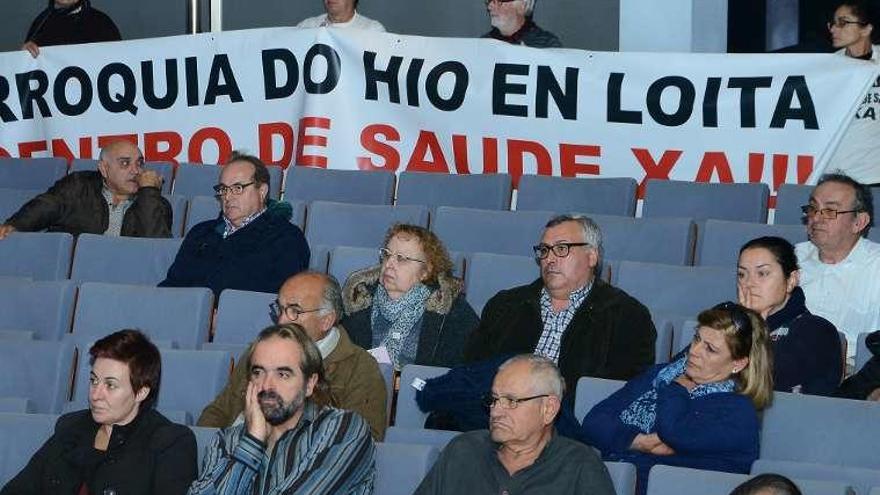 Varios vecinos defendieron el doble sentido en San Roque. // G.N.