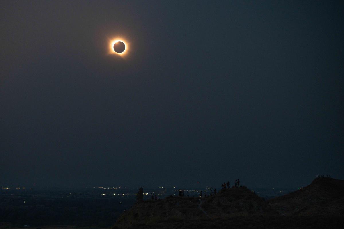 Imagen de la corona solar del eclipse desde Juslibol, Zaragoza