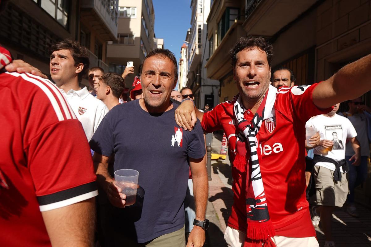 Aficionados del Sevilla por las calles de A Coruña antes del partido del Deportivo Aficionados del Sevilla por las calles de A Coruña antes del partido del Deportivo