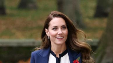 Kate Middleton demuestra que el tándem blusa marinera y abrigo es perfecto